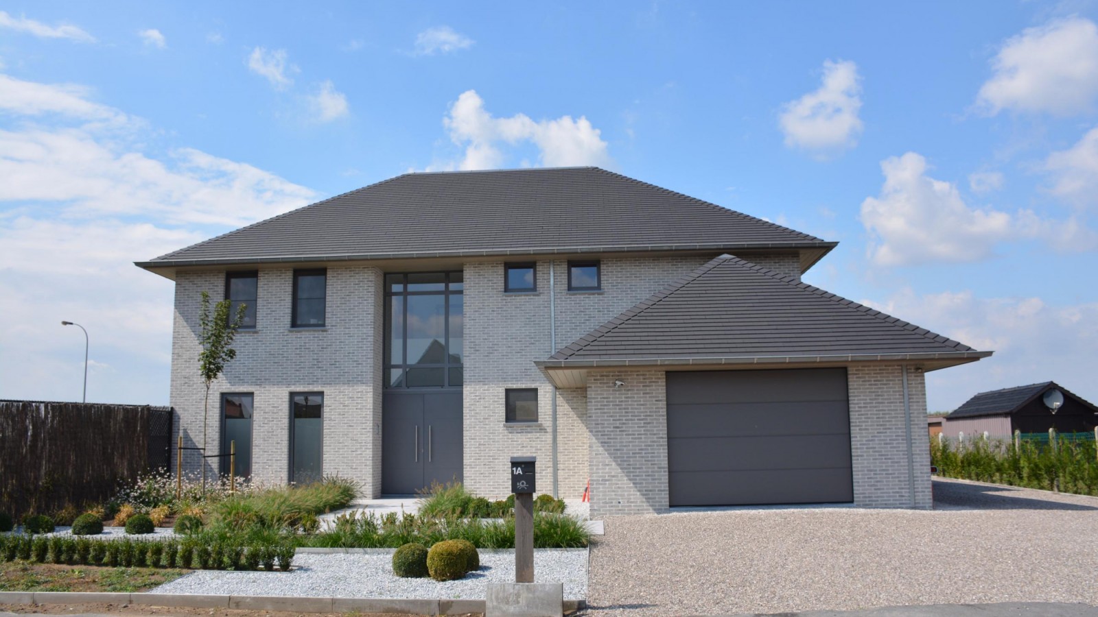 Dakwerken taliman - moderne dakpannen - tegelpan plato antraciet