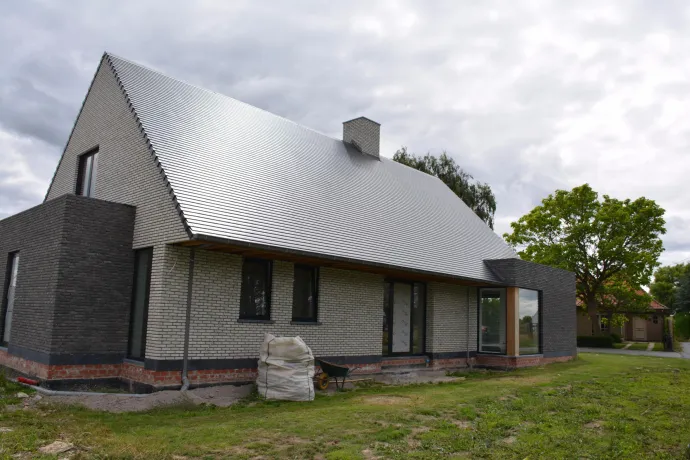 Moderne woning tegelpannen mat geglazuurd.