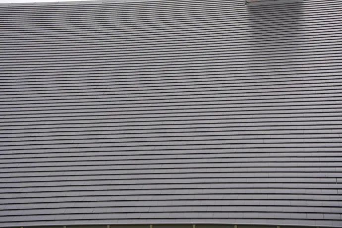 Moderne woning tegelpannen mat geglazuurd.