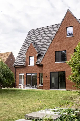 Dakrenovatie hellend dak met zink- en koperwerk