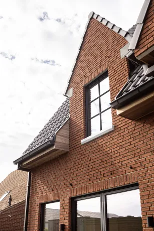 Dakrenovatie hellend dak met zink- en koperwerk
