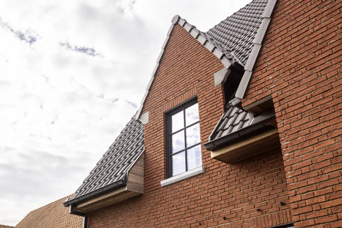 Dakrenovatie hellend dak met zink- en koperwerk