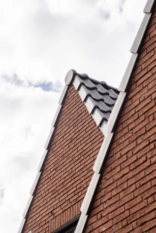 Dakrenovatie hellend dak met zink- en koperwerk