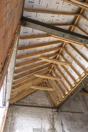 Dakrenovatie hellend/plat dak met zink- en koperwerk en gevelbekleding