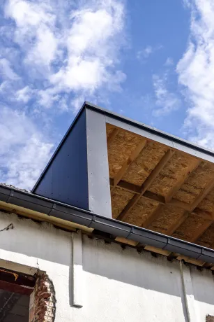Dakrenovatie hellend/plat dak met zink- en koperwerk en gevelbekleding