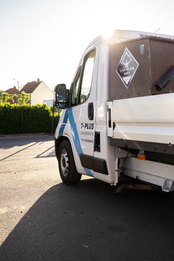 Camionet van T-plus dakwerken