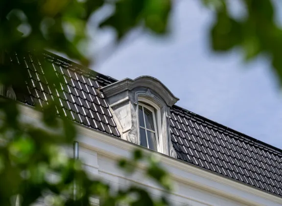 Dakrenovatie hellend/plat dak met zink- en koperwerk